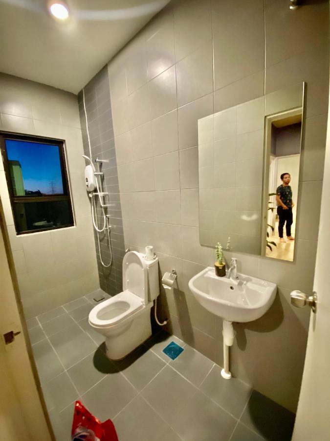 Faizal Madhi Homestay Kuching Luaran gambar