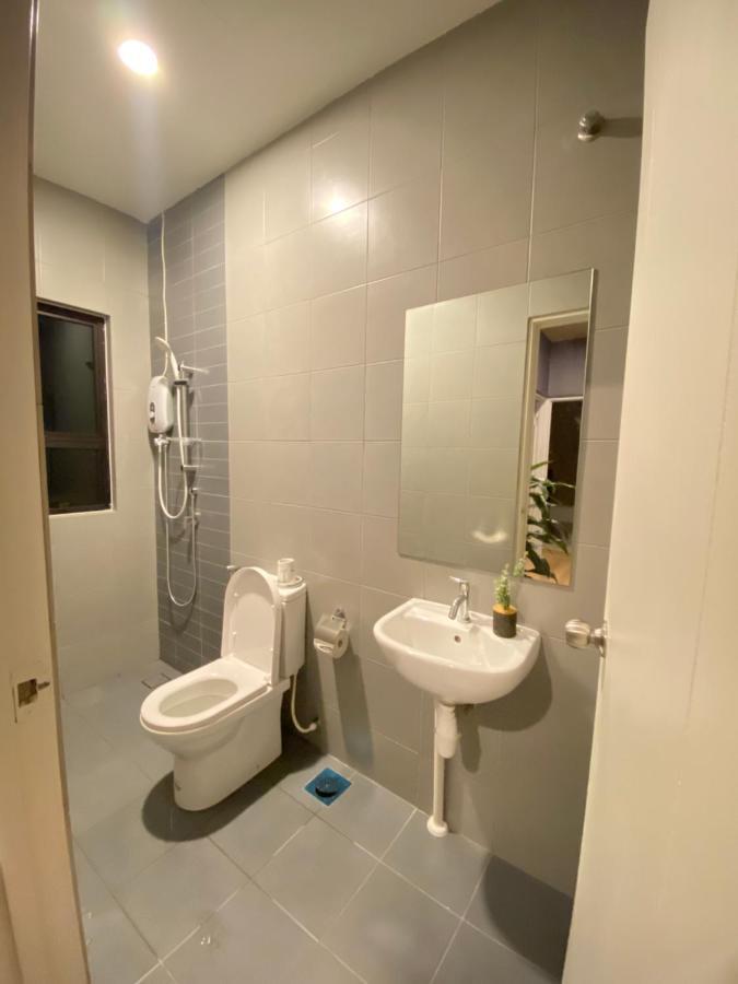 Faizal Madhi Homestay Kuching Luaran gambar