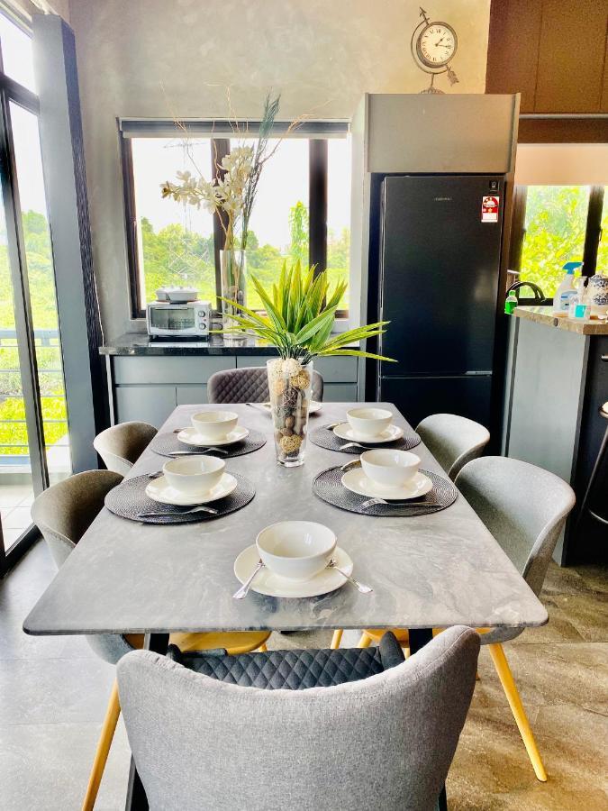 Faizal Madhi Homestay Kuching Luaran gambar