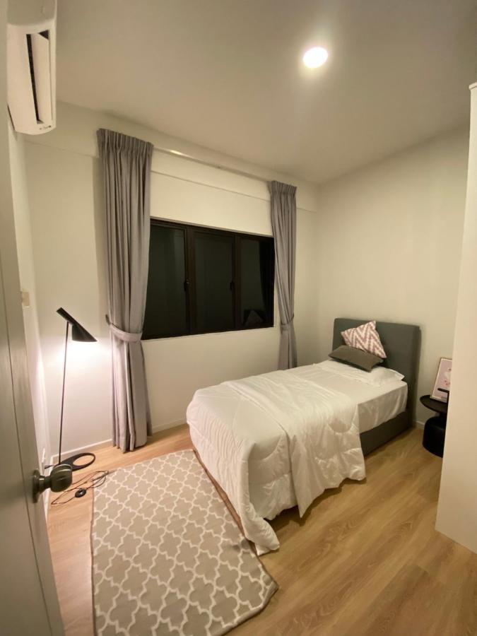 Faizal Madhi Homestay Kuching Luaran gambar
