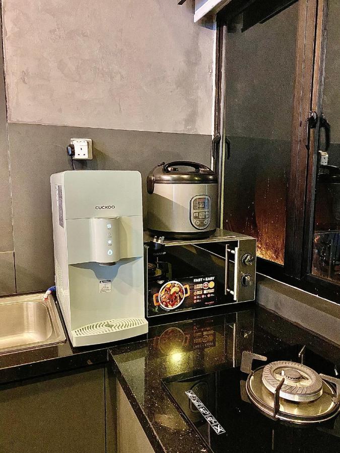 Faizal Madhi Homestay Kuching Luaran gambar