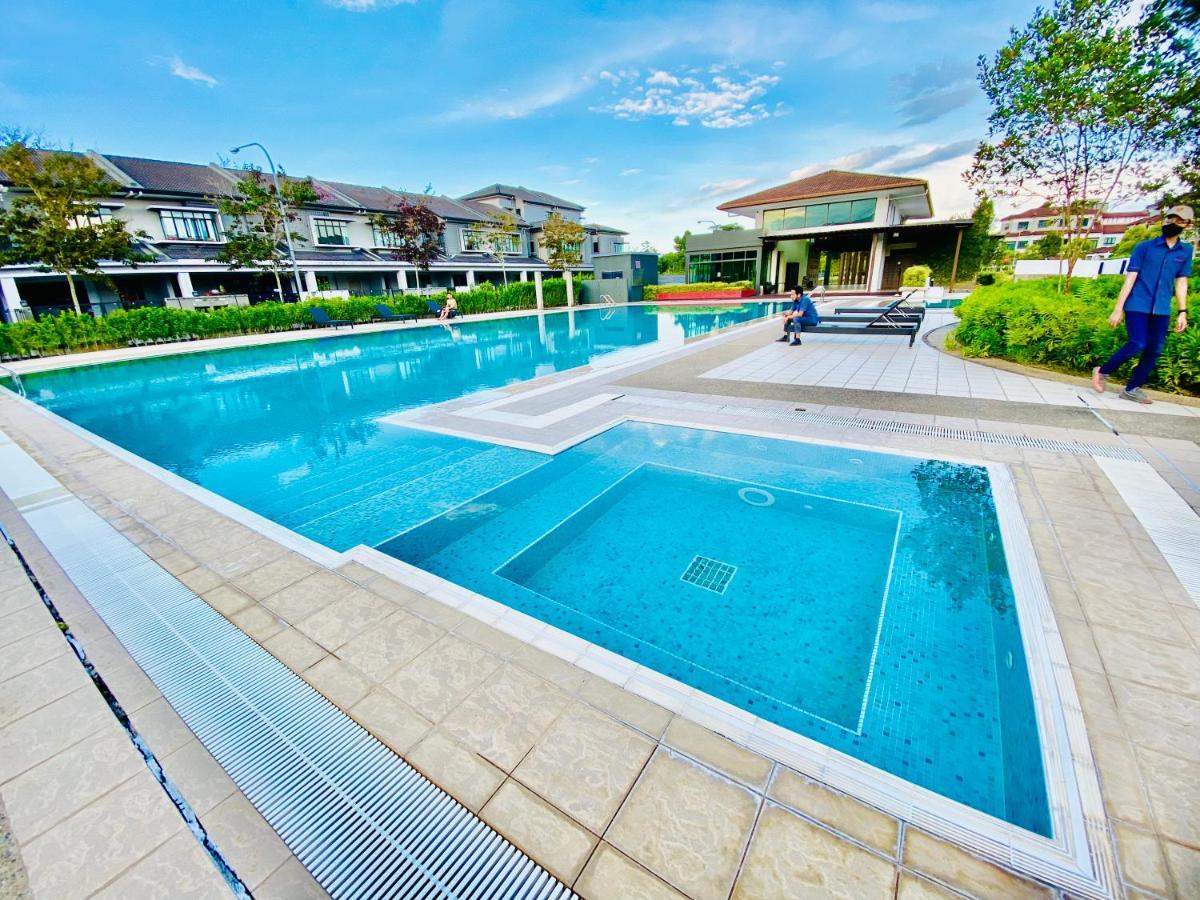 Faizal Madhi Homestay Kuching Luaran gambar